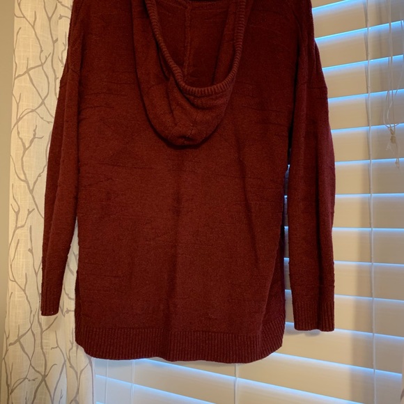 Hooded maroon sweater - Picture 3 of 3